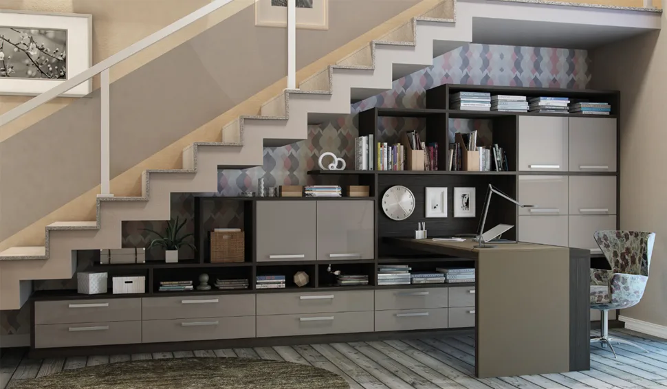 Home office com mesa e armários